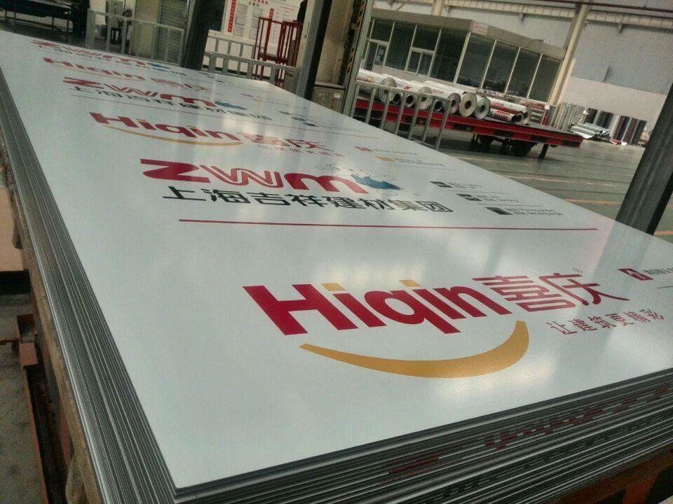 Oem Koruyucu Film Alüminyum Kompozit Panel Yüksek Parlaklık ve 0.022mm-0.050mm Alu Bobin Kalınlığı