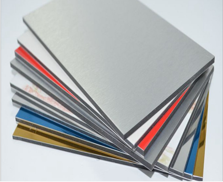 Rekabetçi Fiyat Alucobond Alüminyum Kompozit Paneli 4 * 8 Ayak Boyutu İç ve Dış İç