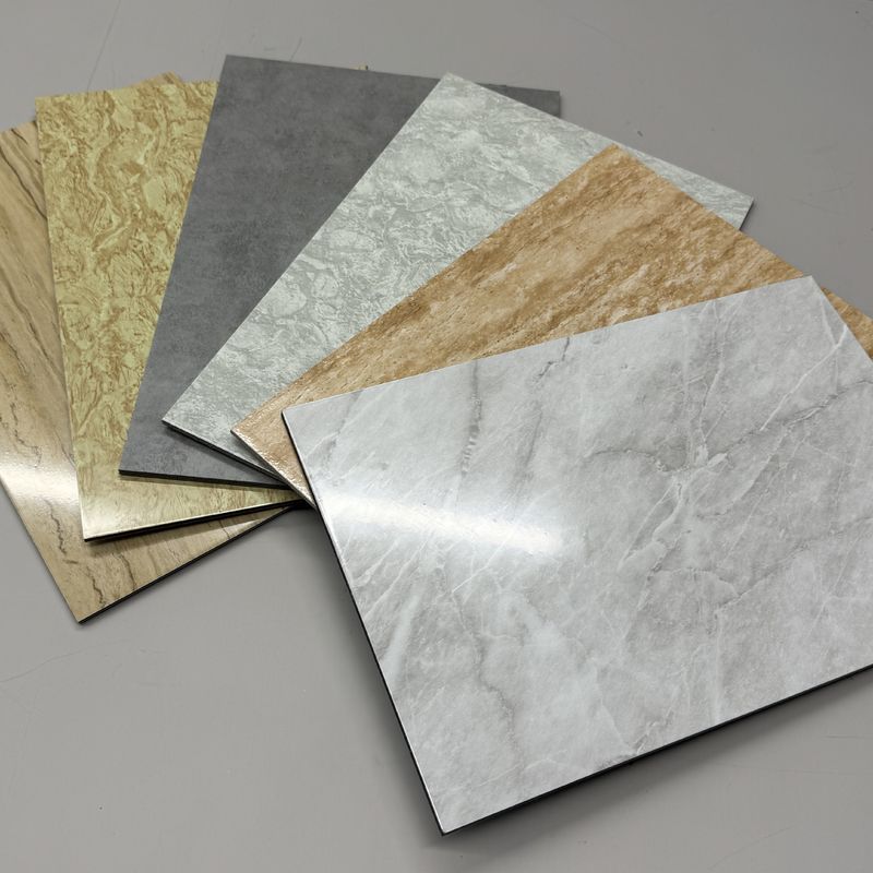 Hızlı Teslimat 1220*24400mm Alüminyum Kompozit Panel PE PDVF Kaplama, Mermer Deseni, Alışveriş Merkezi Salonu Otel Dekorasyonu Özel