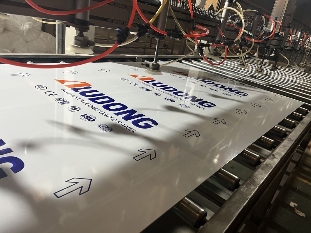 Alışveriş Merkezi, Otel, Tren İstasyonu vb. İçin 4 * 0.40mm FR B1 Sınıfı Yangın Geciktirici Alüminyum Kompozit Panel