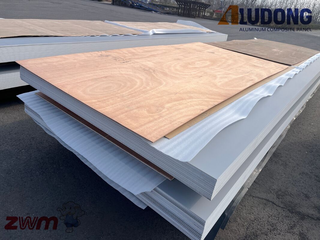 Alışveriş Merkezi, Otel, Tren İstasyonu vb. İçin 4 * 0.40mm FR B1 Sınıfı Yangın Geciktirici Alüminyum Kompozit Panel