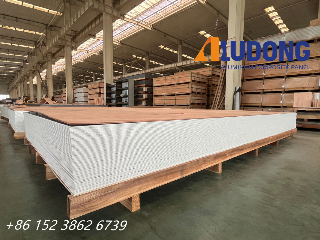 Binalar için FR B1 Sınıfı PVDF Kaplamalı Yanmaz Alüminyum Kompozit Panel 4mm Kalınlık