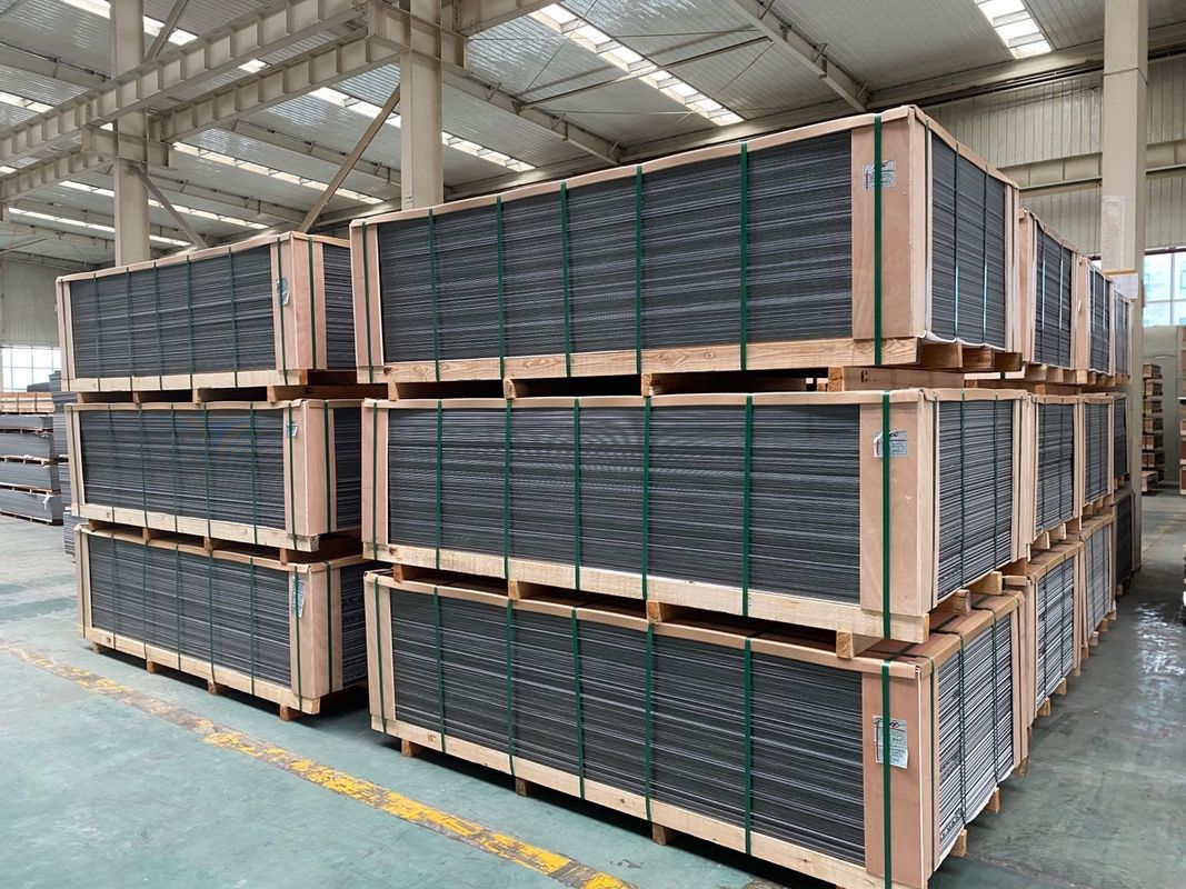 1500mm Genişlik Ayna Alüminyum Kompozit Panel 4mm Panel Kalınlığı 0.4mm Alüminyum Kalınlığı