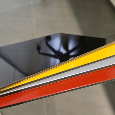 Dekorasyon için 1220mm PE Siyah Renkli Alüminyum Kompozit Panel ACP Levhaları