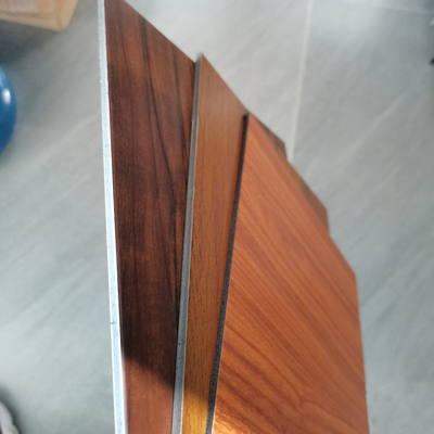 PVDF Film Laminasyonu ile Ahşap Alüminyum Kompozit Panel için Çeşitli Boyutlar ve Renkler